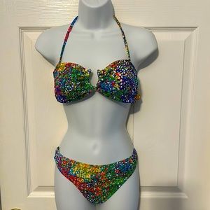 🌈 super cute colorful bikini 👙!   This will look so cute at the beach 🏝️!